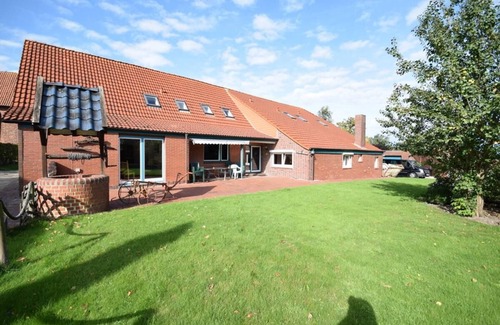 Wiarden Apartment | Ideal for large groups and family reunions Linen and towels included