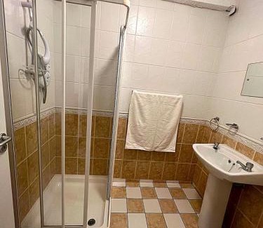 Carrick-on-Suir House | Ideal Guest House