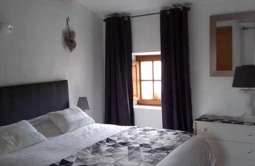 Cabrieres-d'Avignon House | Ideal homes for holidays with friends or family.