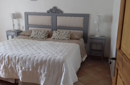 Cabrieres-d'Avignon House | Ideal homes for holidays with friends or family.