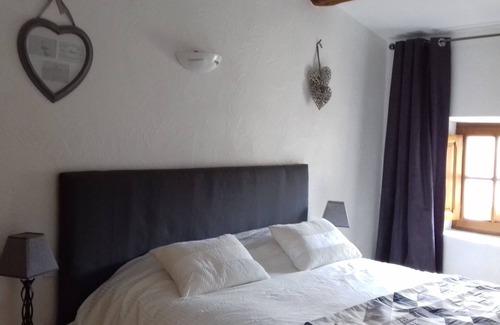Cabrieres-d'Avignon House | Ideal homes for holidays with friends or family.