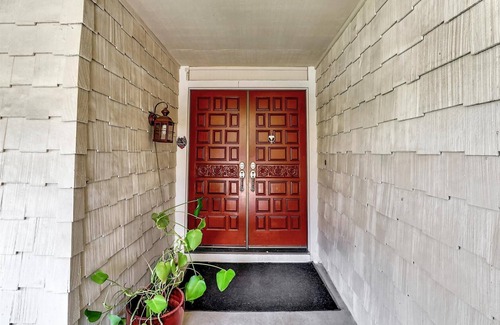 South San Jose House | Ideal location close to shopping , parks, lake.