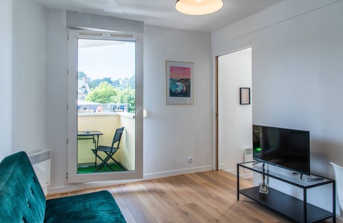 Perros-Guirec Apartment | Ideal location: Iliöz, 2-star T2 apartment only 50m from the beach.