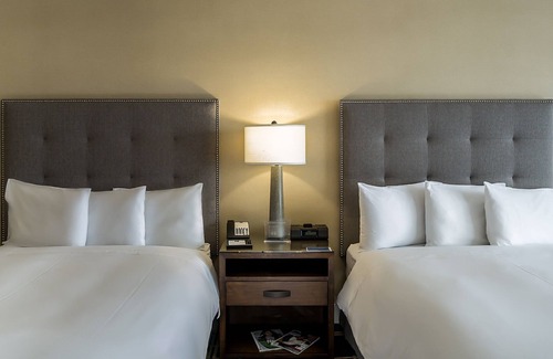 Sunnyvale West Hotel | Ideal Location! Onsite Pool, Pet-Friendly Property, Parking Onsite