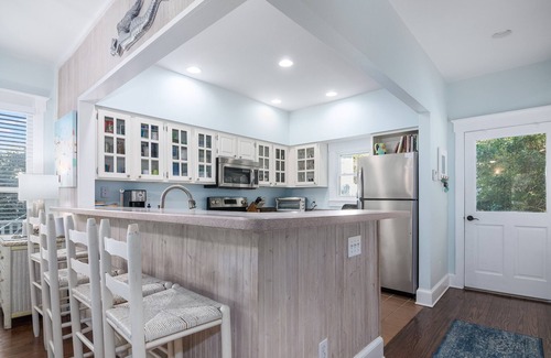 Killegray Ridge House | Ideal location! Charming 3 BD 2.5 BA. Steps to beach. Dog friendly! New Cart!