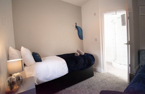 Little Hulton Apartment | Ideal Lodgings in Walkden