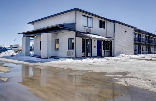 Rock Springs House | Ideal Mix of Comfort and Value! 3 Units with Free Parking, Pets are Allowed
