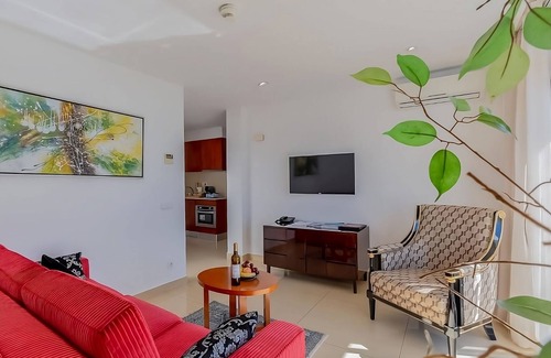 Oura Hotel | Ideal Mix of Comfort & Value! Four Family Suites, Kitchenettes, Private Balcony!