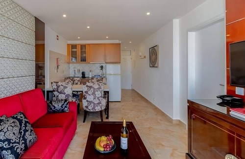 Oura Hotel | Ideal Mix of Comfort & Value! Four Family Suites, Kitchenettes, Private Balcony!