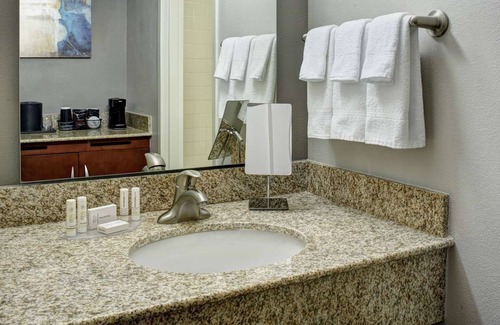Brookfield Hotel | Ideal Mix of Comfort and Value! Indoor Swimming Pool, Pet-friendly Property!