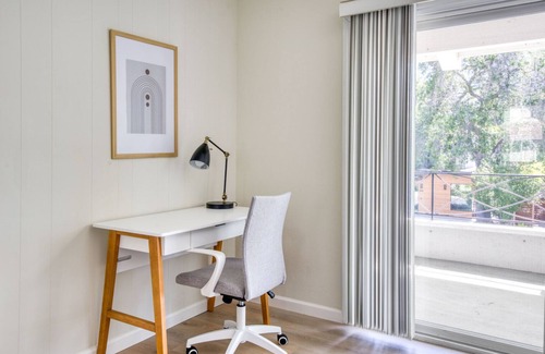 University South Apartment | Ideal Palo Alto 2BR w/W/D & Garden, near FB & Google, by Blueground
