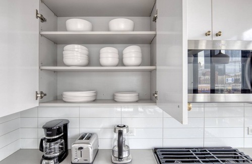Near North Side Apartment | Ideal River North 1BR w/Gym, Lounge & Roof, nr Riverwalk, by Blueground