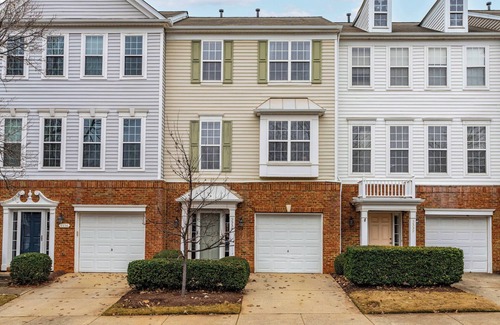 Long Lake House | Ideal Short or Mid-Term 3B/2B Rental Townhome in N. Raleigh–Near RTP/Cary/Durham