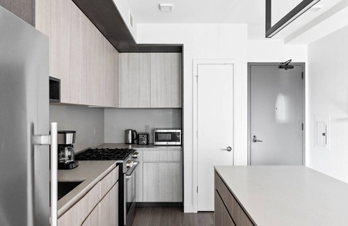 South Loop Apartment | Ideal South Loop 2BR w/Pool, BBQ & Gym, nr Grant Park, by Blueground