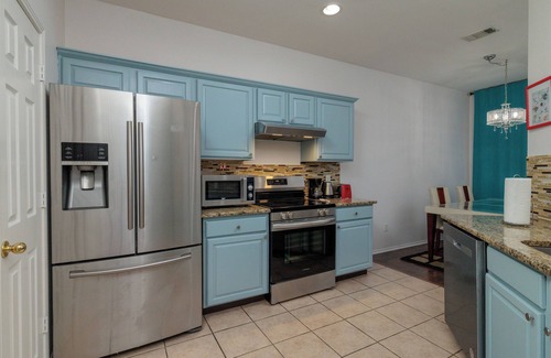 Euless House | Ideal Spot for Work or Leisure — Walk Everywhere!