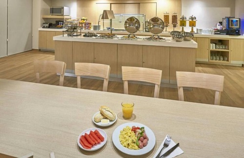 Benito Juarez Apartment | Ideal Stopover Suite w/Kitchenette & Breakfast l Near Central Cancún Sights