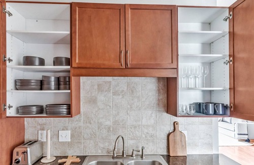Triangle State Apartment | Ideal Triangle State 1BR w/ W/D, Gym, Pool & Onsite Retail, by Blueground
