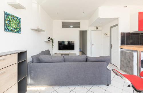 Toulon Apartment | Ideally placed to visit Toulon + Bright flat - Idéalement placé pour visiter Toulon + Lumineux