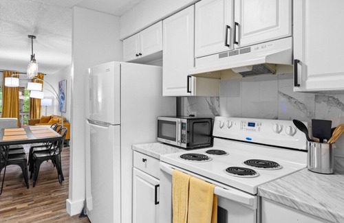 Ashley Oaks House | Idlewood Townhomes 1 KING 2 QUEEN BEDS Apt 4