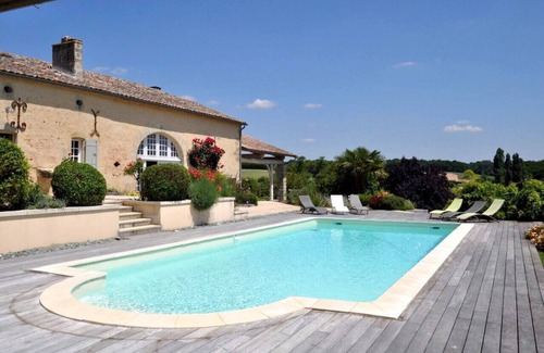 Saint-Vivien-de-Monsegur Villa | Idyllic Villa in Rural SW France with Pool & Views