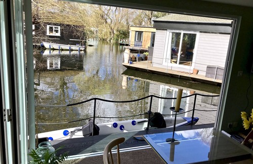 Richmond-upon-Thames Boat Rental | Idyllic boathouse on a private island, near Hampton Court