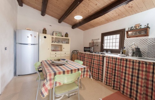 Noto House | Idyllic country house, panoramic pool with sea views, quiet, WiFi, heating, 7 people