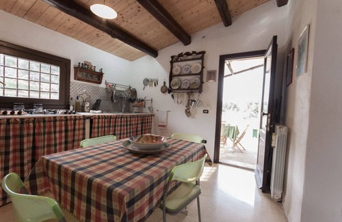 Noto House | Idyllic country house, panoramic pool with sea views, quiet, WiFi, heating, 7 people