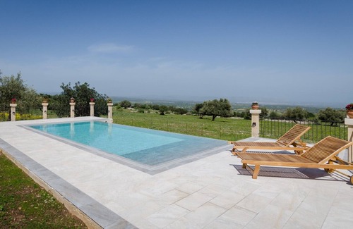 Noto House | Idyllic country house, panoramic pool with sea views, quiet, WiFi, heating, 7 people