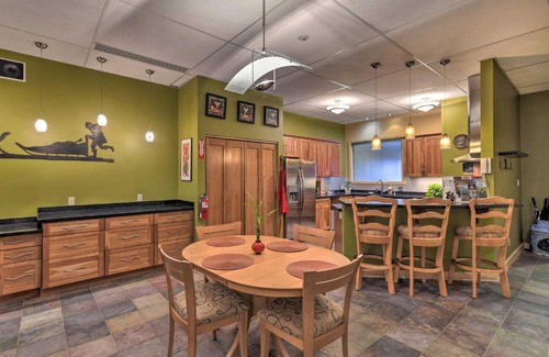 Downtown Anchorage Apartment | Idyllic Dtwn Anchorage Condo with Fireplace!