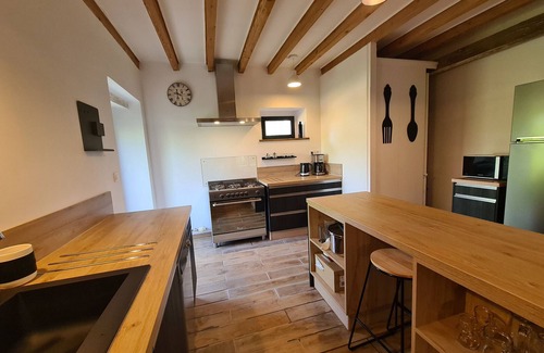 Vigoulant Cottage | Idyllic Farmhouse Retreat with Private Pool, Fishing Pond, and Family Amenities in Berry