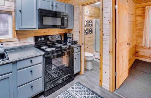 Oscoda Cabin | Idyllic 'Finn's Retreat' - Walk to Lake Huron