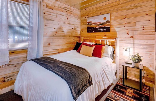 Oscoda Cabin | Idyllic 'Finn's Retreat' - Walk to Lake Huron
