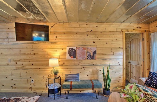 Oscoda Cabin | Idyllic 'Finn's Retreat' - Walk to Lake Huron