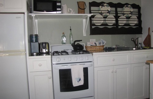 West Barnstable Cottage | Idyllic Getaway for 2-Historic Rte.6A, Barnstable-4 minutes to beach