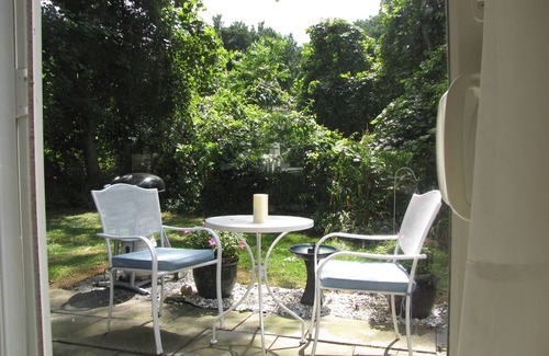 West Barnstable Cottage | Idyllic Getaway for 2-Historic Rte.6A, Barnstable-4 minutes to beach