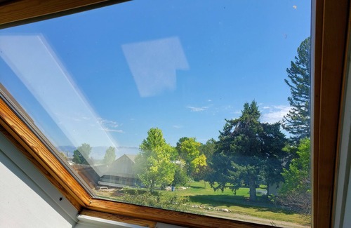 Amsterdam House | Idyllic setting near Bozeman International Airport