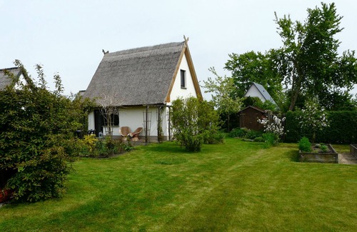 Kroeslin House | Idyllic thatched cottage on the old Peene