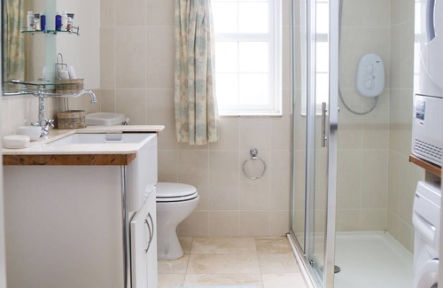 Claddagh Apartment | Perfect! for doing Galway City - sleeps 2+, walk everywhere.