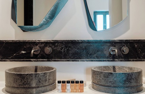 Oia Hotel | IKIES Santorini