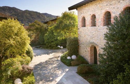 Arlate House | Il Borgo - 1711 Luxury Guest House