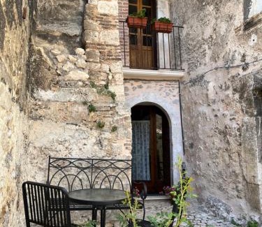 Campo di Giove House | Il castello - Casa Beatrice