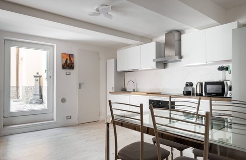 Historic Center Apartment | Il giardino segreto di Orfeo by Wonderful Italy
