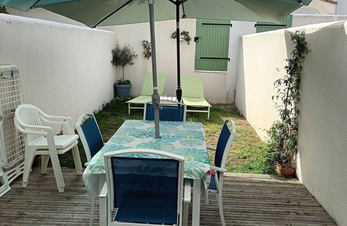 La Flotte House | ILE DE RE 50 M FROM THE SEA PETS WELCOME
