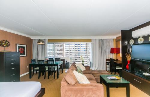 Waikiki Apartment | Ilikai Tower 2121 City View 1BR