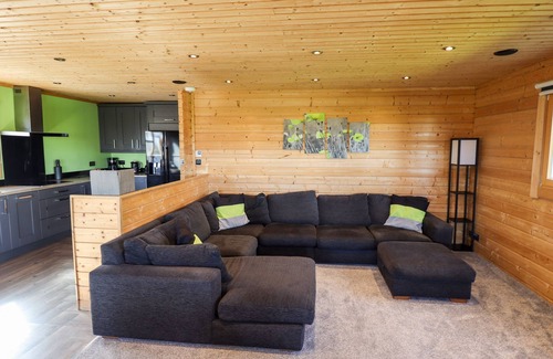 Louth Cottage | ILODGE ULTRA, family friendly, with hot tub in Louth