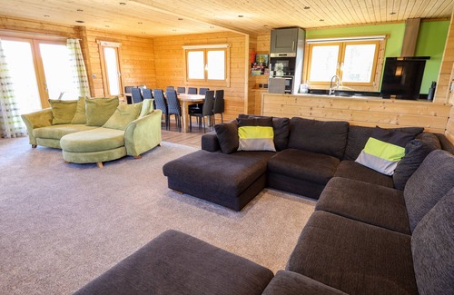 Louth Cottage | ILODGE ULTRA, family friendly, with hot tub in Louth