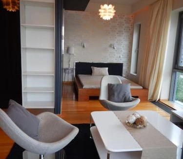 Vizafogo Apartment | Imádnivaló medencés hotellakás szaunával.