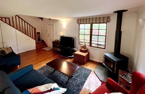 Katoomba Cottage | Imis Cottage - 3 bedroom cottage (sleeps 8)