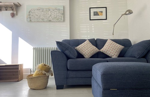 Wells-next-the-Sea Apartment | Immaculate 1-bedroom cottage two minutes' walk from beautiful Wells quayside.