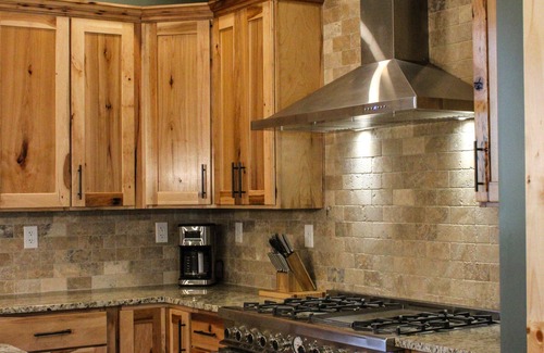 Athens Cabin | Immaculate 20 Person Lodge, close to Hocking Hills